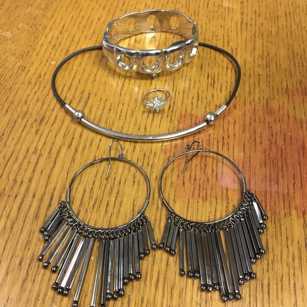 Black and Silver Jewelry Set (4 piece)